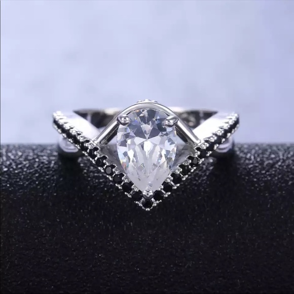 New Women’s 925 Silver Sapphire Romantic Ring - Picture 2 of 6